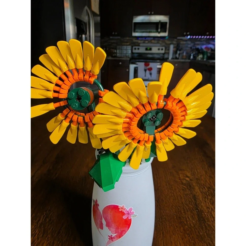 Sunflower Building Kit - 2 Sunflowers With Stems & Leaves - DIY - Picture 13 of 15